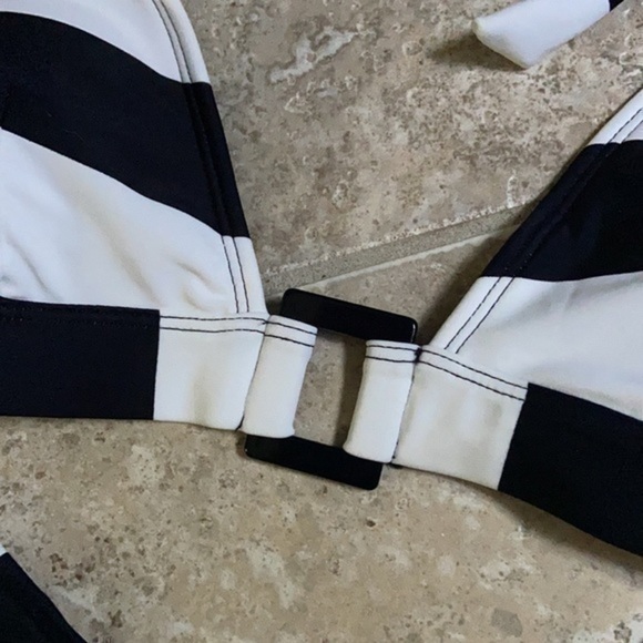 Billabong || NWT Black & White Stripe - Picture 3 of 8